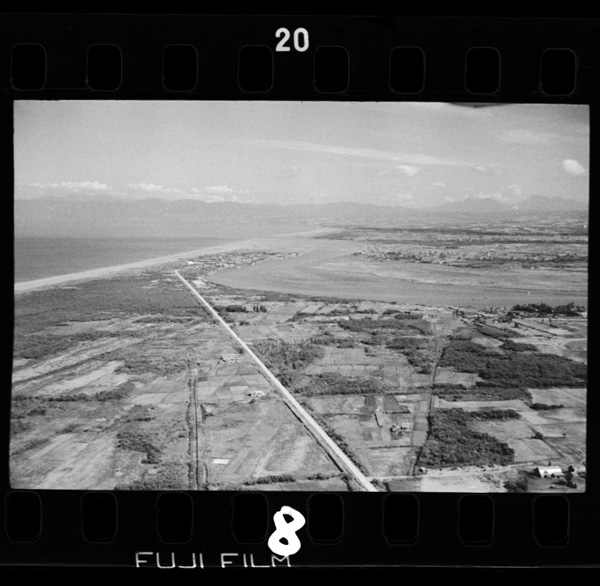 Ishikarikakou.sapporokarayaku20kiromētoru,shiroimichinoowarigaishikarinoshigai