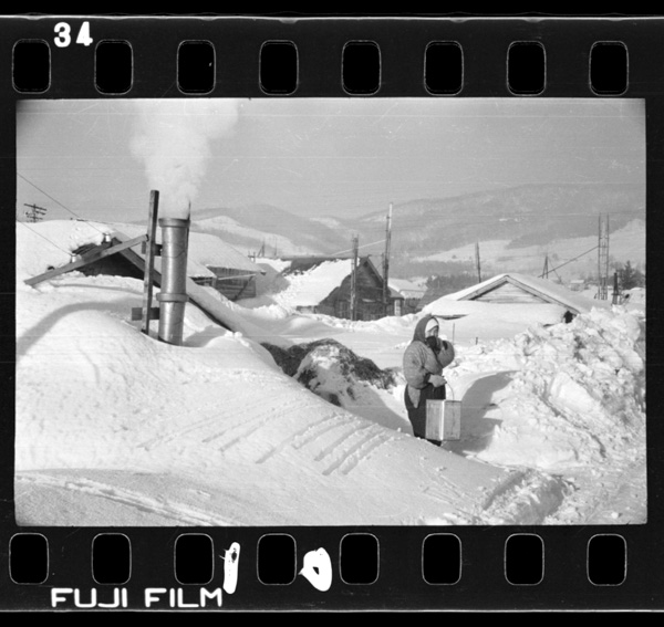 和寒.屋根を没するほど雪が深い