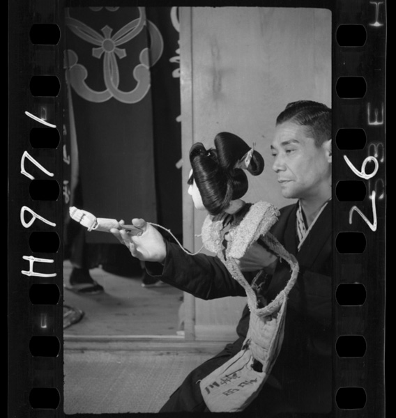 Ningyounosousa 4 6 migitehaningyounomigitewotsukau