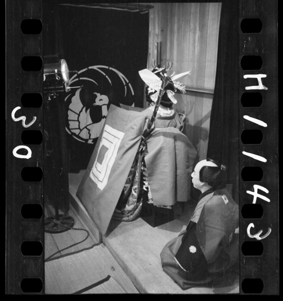 Butaikikou 5noyouniagemakunonakadematteiruheyagaaru。