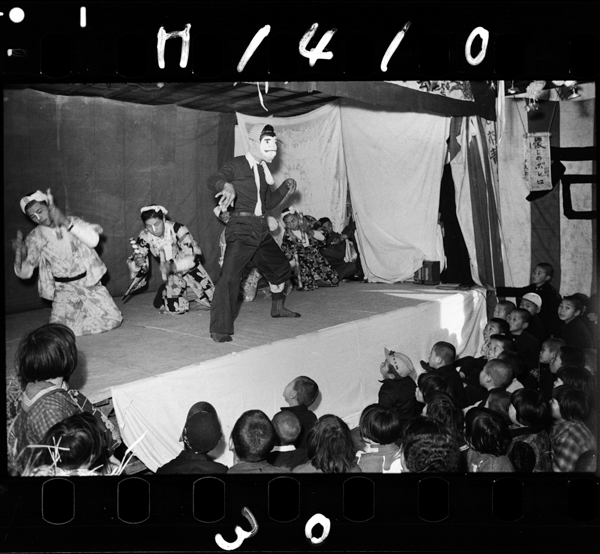 Taisainohinishanowakamonogaengeikaiwoshusaisuru