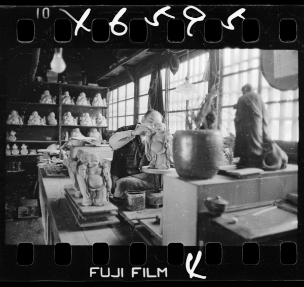 備前焼は昔ながらの手細工でつくられる