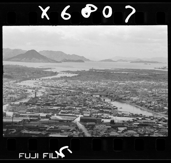 Hiroshimashigainochuushinbu.nanatsunokawanimatagarusuito