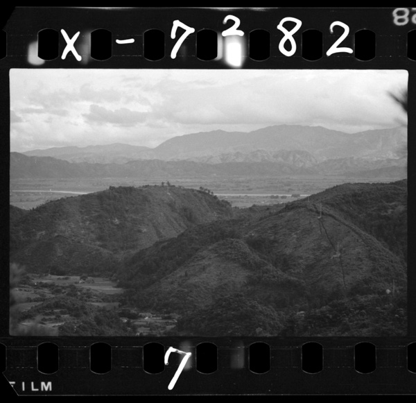 Oosakatougekaraminami,yoshinogawakaryuunochuusekiheiyawomiru