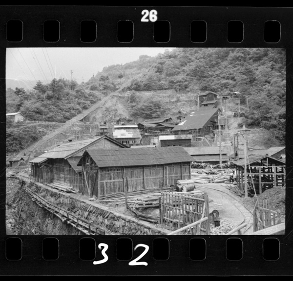 高越鉱山.含銅硫化鉄鉱を採掘する