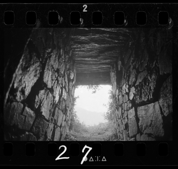 Dannotsukaana,yokoanasekishitsunoarukofun.mimamachi