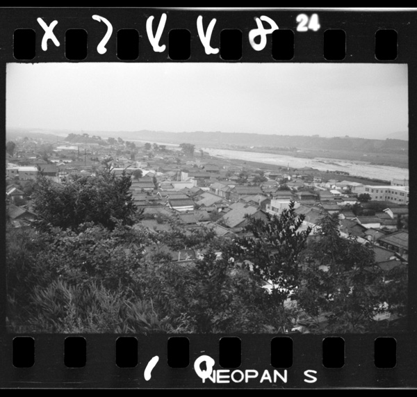 Shichiriiwanouekaranirasakishigaiwonozomu.tookunishiokawa(kamanashigawashiryuu)