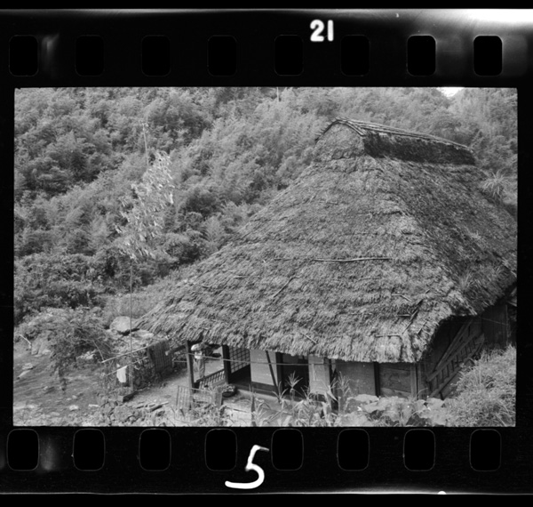 昔のままの姿をつたえる五木部落の農家.これは旦那の家