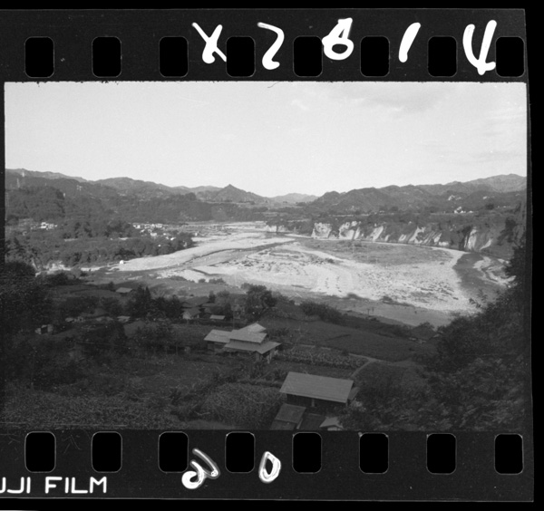 Uenoharafukinnokatsuragawa.konoatarihasudenisagamikonohazure