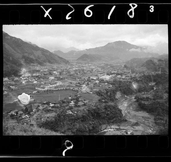 Ootsukishi.katsuragawanodankyuujounihiraketagunnainochuushintoshi