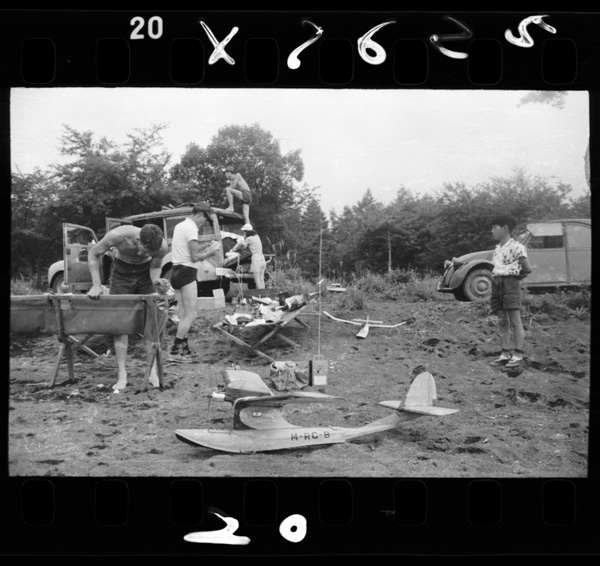 外人客でにぎわう山中湖.別荘やキャンプ場も多い