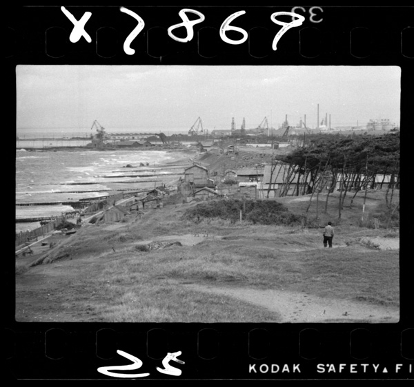 新潟市の海岸.年々日本海の荒波に削られて行く