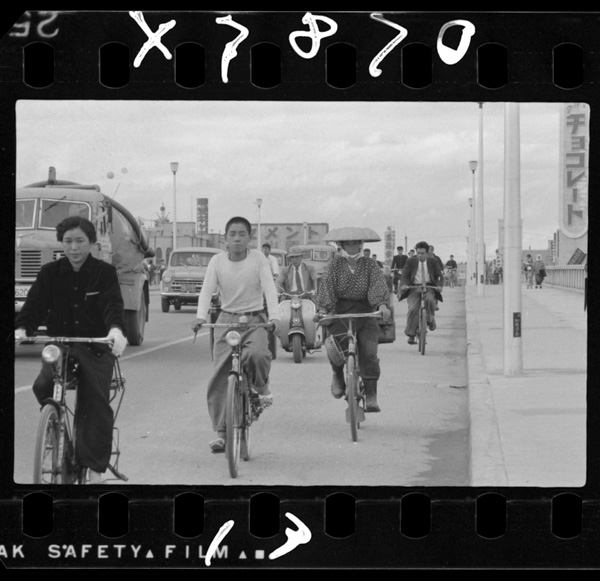 Niigatashi.kinkoukarajitenshadekayottekuruhitogaooi