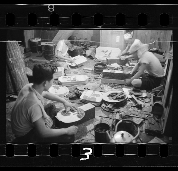 Sakuranokawawoharitsuketemoyouwotsukurusakuragawazaiku.kakunodatemachi