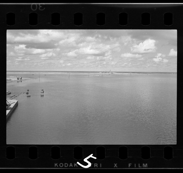 Yoneshirogawahajouryuunoshobonchiwotsurane,noshiroshideuminisosogu