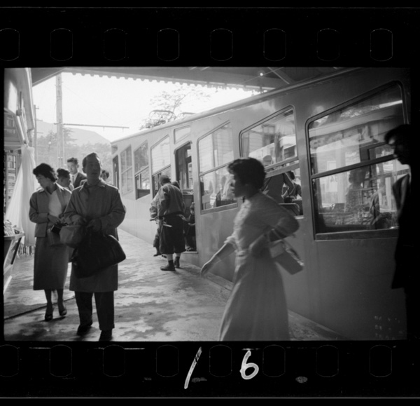 早雲山行ケーブル・カー