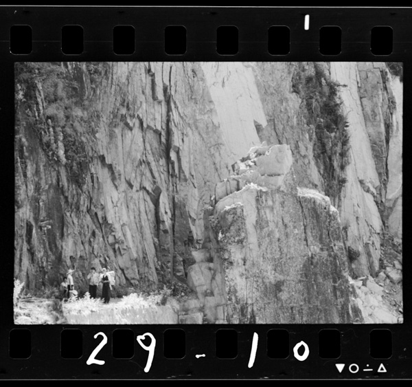 Ichimaikabenoshitawosugiru.konoiwaha1mainoganbankaranari,takasasuuhyakushaku,ookisahahokaniruiganai