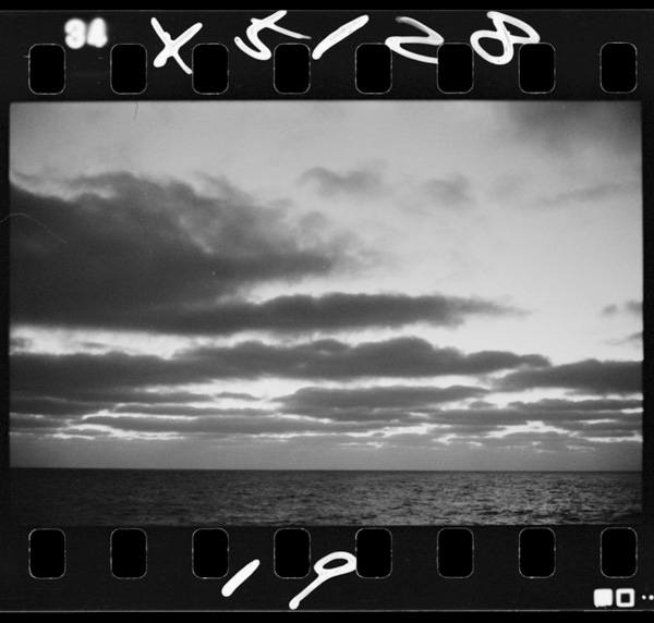 Arashihayami,utsukushiiyuuyakegumogahirogaru