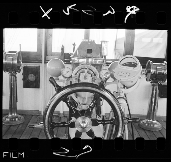 ブリッジ(船橋)の中の器械