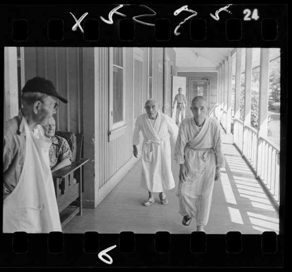 Yourouin shokujiniatsumaruroujintachi