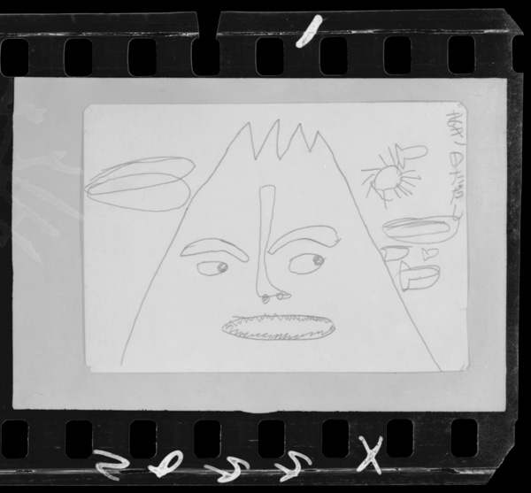 山の絵の目も鼻も怒っている様子