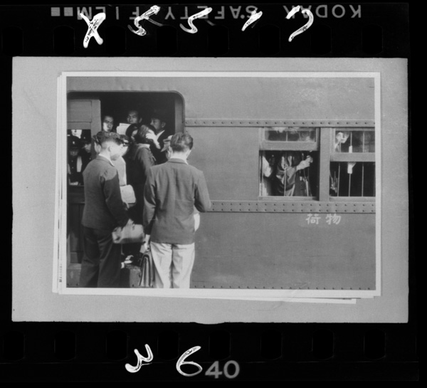 東京へ通う人.7時23分藤沢駅上りホーム