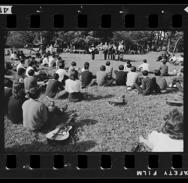 戦後、皇室庭園から国民公園へ。庶民の憩いの場となった新宿御苑(昭和42年)