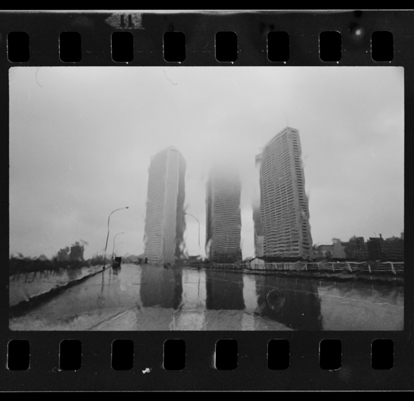 雨の新宿副都心。高層ビルはまだ少数だった(昭和52年)