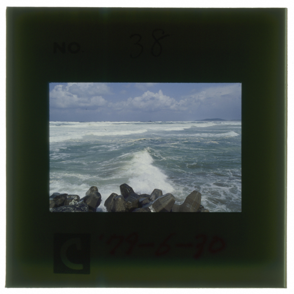 Hokurikunoharuhaosoiyukigumogakirenihonkainonamigaosamattekurutoshirahonikazewoharamasetekitamaebunegayattekitaishikawakenkagashinoshioyakou