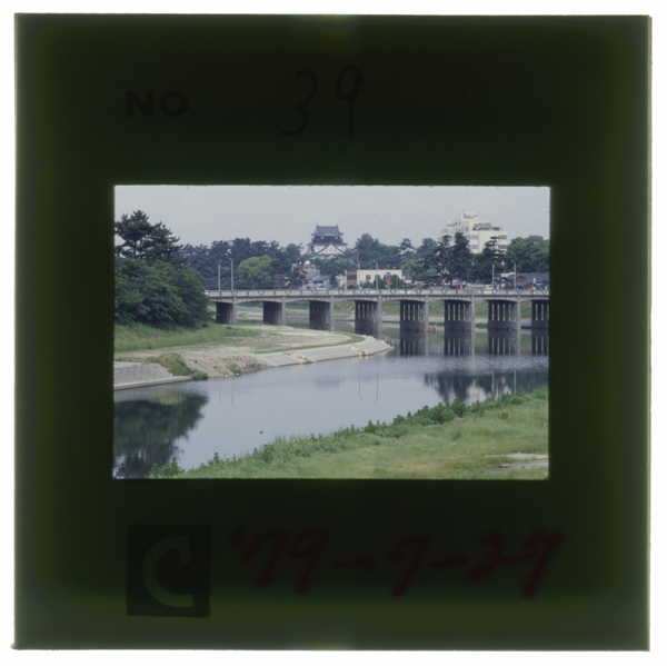 「五万石でも岡崎さまはお城下まで舟が着く」と古謡に歌われた岡崎城 下を流れるのは菅生川