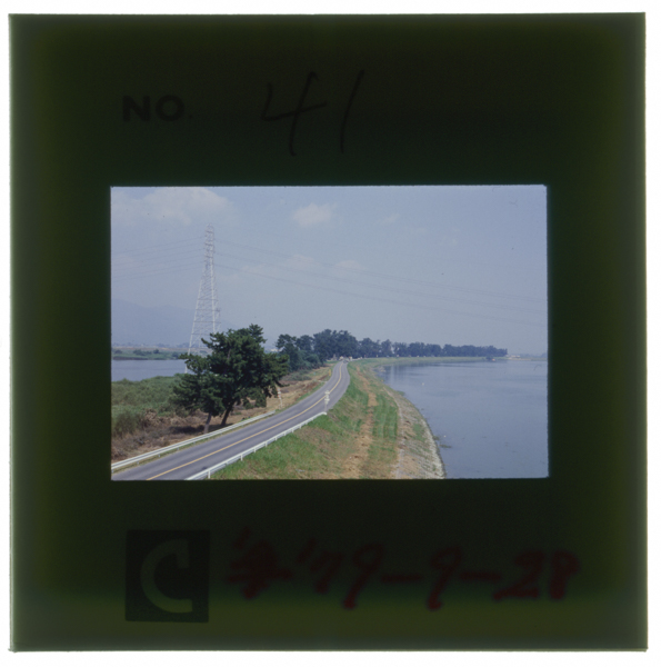 Senbonmatsushimekirizutsumihourekichisuikoujideibigawatonagaragawawoawasetakisogawawobunryuusurutamekizukaretameijikinokaishuuigohaibigawatonagaragawawowaketeimamo200nenmaenoomokagewotsutaeteiru