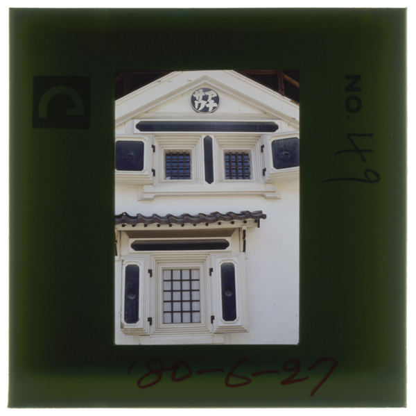 Kuranihahyoujougaaruhitaishounomadonoichigashoushouyūmorasusugiyama