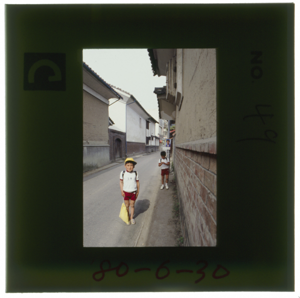 Ienamitoshitenokuranoajiwaihaomotedooriyorimushirouradooridekanjirarerukokonokurahahitobitonokurashinonakanishizennitokekondeiru