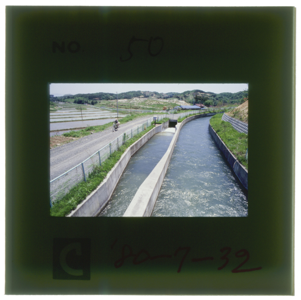 Atamimachiakogashimajinainoasakasosuikokodehonsenkaradai1bunsuihidarigawagabunkishitaimenharahiwadahoumenhenagarekudatteyuku