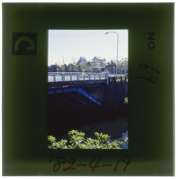 筋違橋から見た名古屋城 堀川開削の当初の主目的は築城用資材の輸送であった