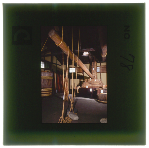 Migimoromikarasakewoshiboridasusakabunetekoniomoshiwotsurisageteassakusuruizuremosawanotsurushiryoukan