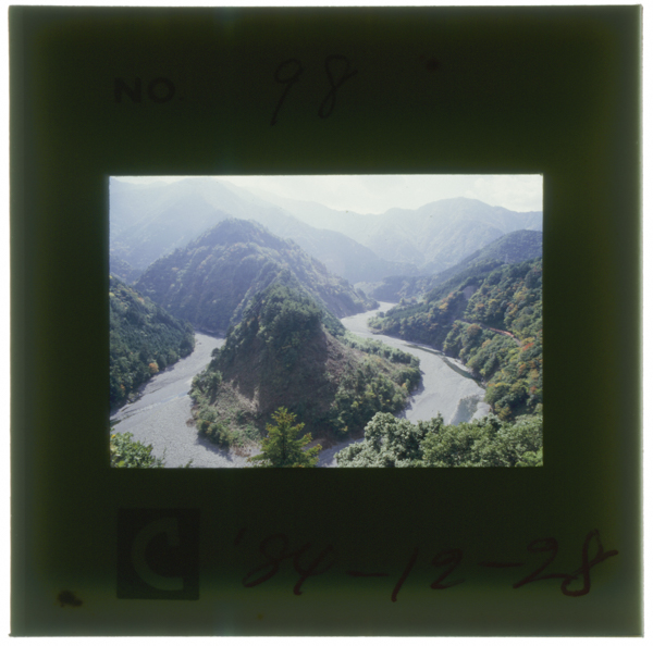 Ooigawagakizandafukaitaninisotteikawasennoresshaganobotteyukuinumakawanenagashimakannagashimadamunokensetsuniyottekonotanimosuibotsushiikawasenhaaputoshikitetsudoudetsukekaewoyoteishiteiru