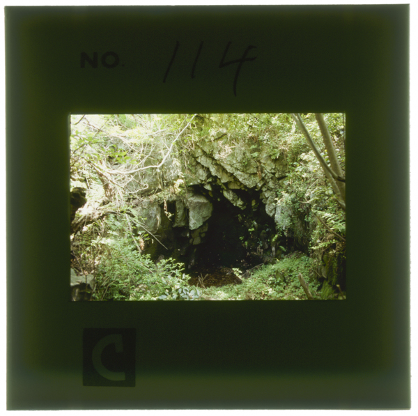 Hanseijidaishokikarakakoushitekitahitomejiroishikiribanoatohijimachisanpukunoananisekizaiwokiridashitayaananoatoganokotteita