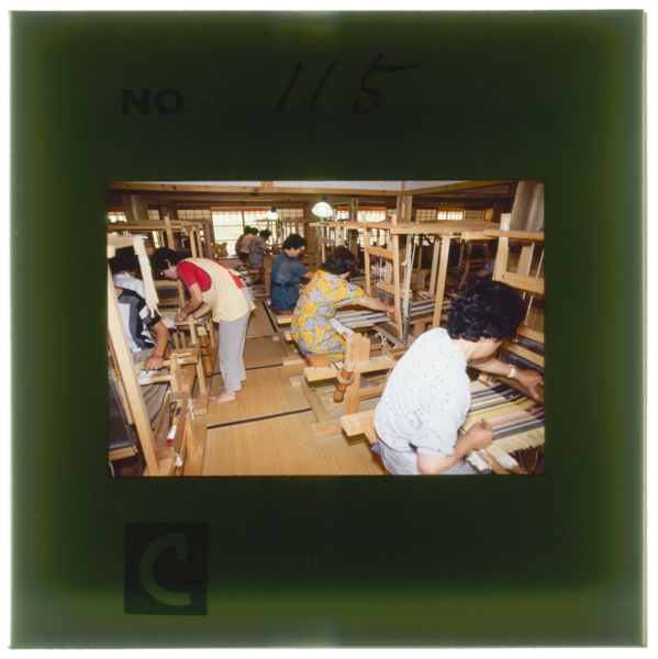 Migiha24dainotakabatawosonaetaoohiromadeorinojisshuuwoukerufujinnogurūputeshigotonodanzetsuhahatashiteumarudarouka