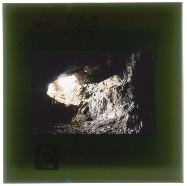 Kawaradakesannotakechuufukunosuishoumabufukurotoyobarerukaijoudoukoushouwosaikutsushitaatogakyodainakuudouninatteirutenjouchikakunihaitsunomonotomoshirenufuruitanukiborinoatomomieru