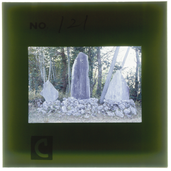 Sugegayanosanmaihichuuougaishizakashuuzounokenshouhimeiji36nenkonryuumigigamusukonoyamaokasounosukehidarihasagarayudennohakkenshatosarerumurakamimasachikanohi