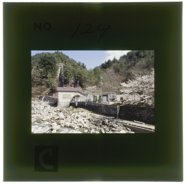 中部電力小里川第一発電所(岐阜県瑞浪市) 大正11年 多治見電燈所により建設され ペルトン社製水車とGE社製発電機で発電を開...