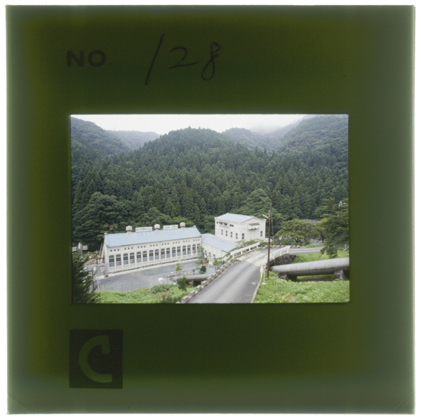 Ishiokadai1hatsudenshokitaibarakishihitachikouzannogendouryokuyoutoshitemeiji44nennikaisetsutatemonomotoujidehamezurashiitekkinkonkurītogenzaihatoukyoudenryokunokogaishanishozoku