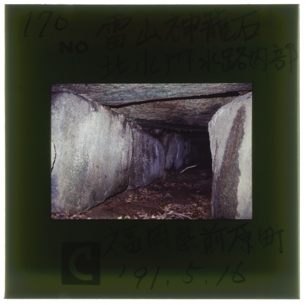 Dousuimonnotsuusuikounaibukougoishinoressekiyatsuusuikounogijutsuhakofunshuumatsukinoyokoanashikisekishitsutonoruijiseigashitekisareteiru