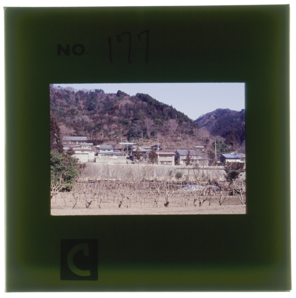 右上は同じ地点で見た現在の製鉄所跡。