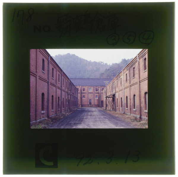 Higashimaizurukitasuichikurengasoukogunnoikkakutsumiagetsumikasanetasuuhyakumankonorenganoryoukangasemarusakunennatsunihakonokuukanwoikashiteseidainajazukonsātogahirakareta