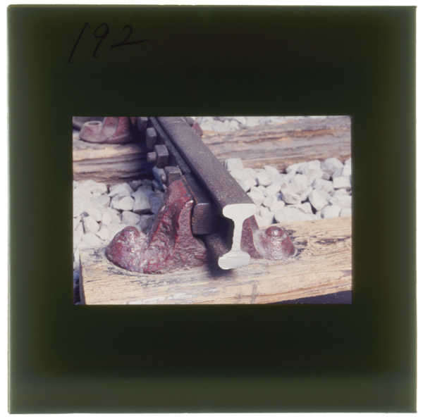 Shinbashiyokohamakandetoushotsukawaretarentetsuseirērudanmengajougeonajikatachinosoutourērudetetsuseinocheātokinokusabidemakuraginikoteishitakoutsuuhakubutsukannotenji